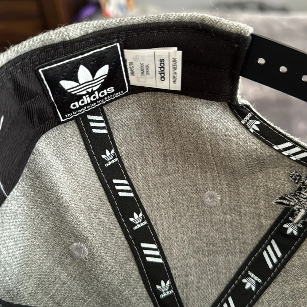 Adidas 🧢 - Picture 3 of 3